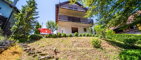 المنشأة من الخارج