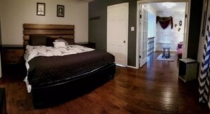 4 habitaciones, tabla de planchar con plancha, wifi y ropa de cama