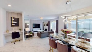 Chalet Deluxe | Aire de séjour | Téléviseur à DEL de 55 po avec télévision numérique, téléviseur