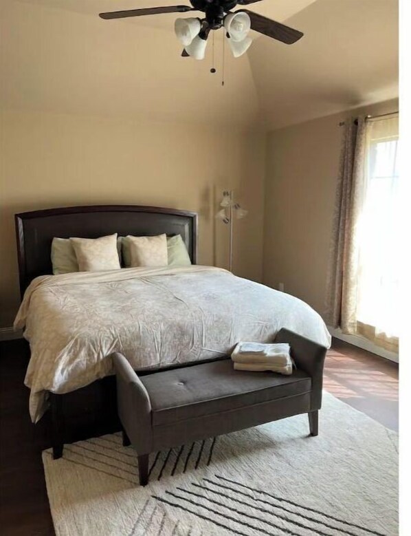 4 bedrooms, iron/ironing board, free WiFi, bed sheets
