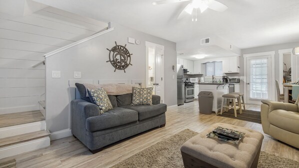 Living area - Gulf Highlands Beach Resort by Nautical Properties (Panama City Beach)