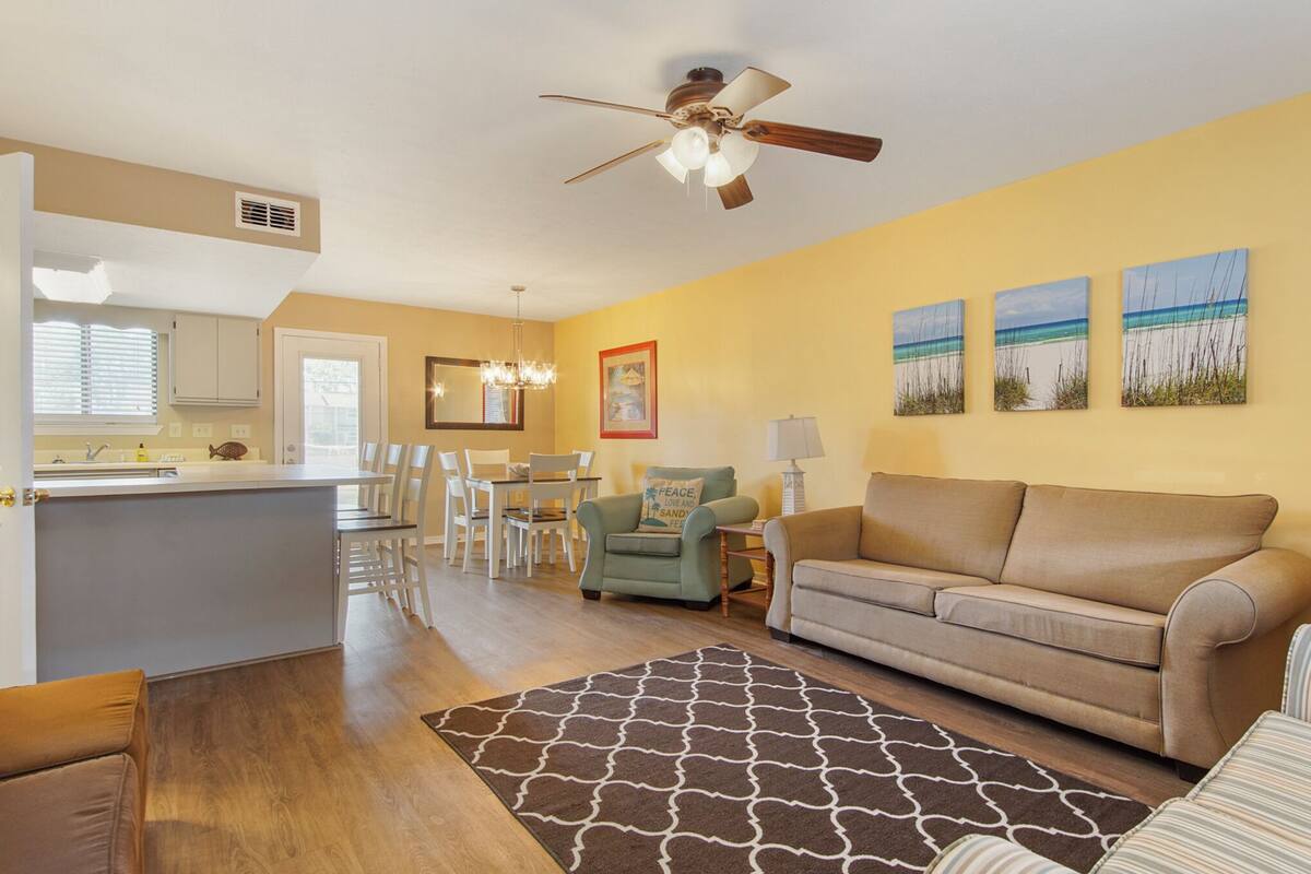 Townhome, 2 Bedrooms (GH-158) | Living area