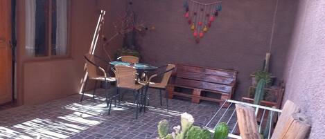 Basic Cabin | Outdoor dining