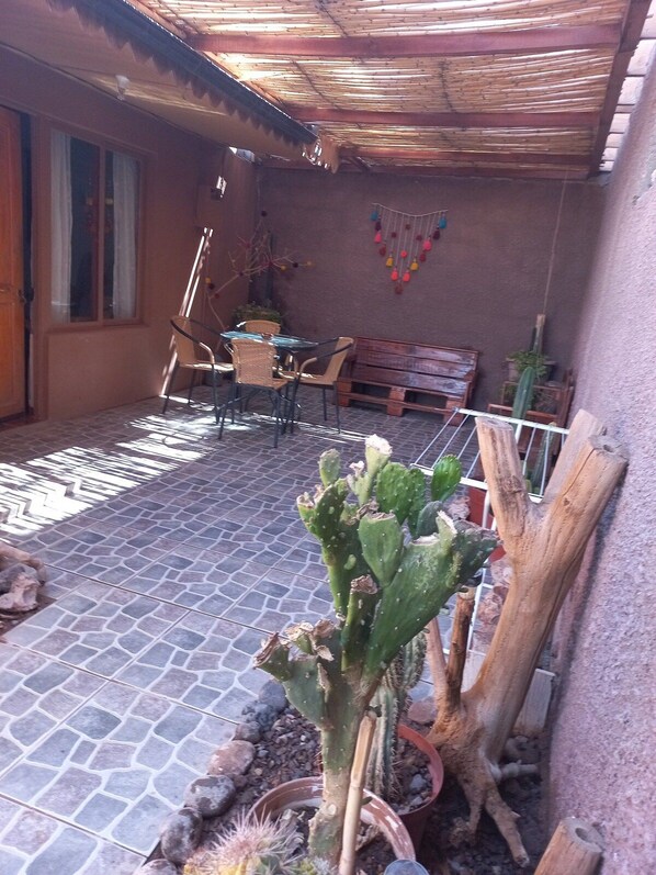 Basic Cabin | Outdoor dining - Casa Sutar 1 y 2 (San Pedro de Atacama)