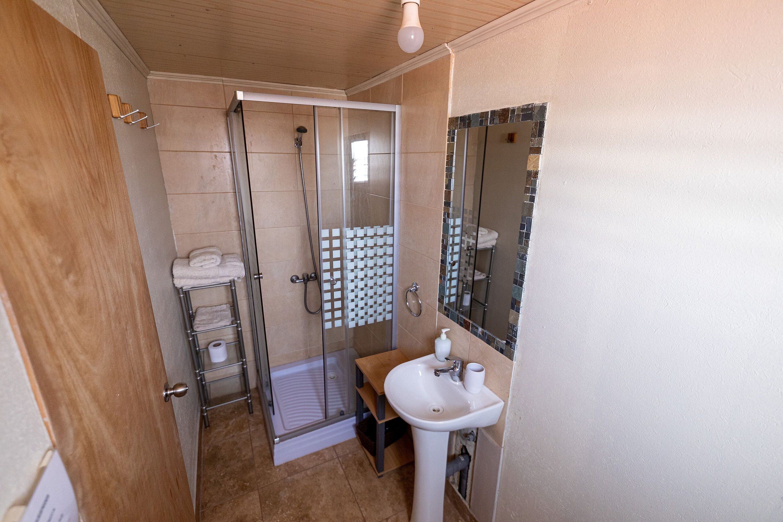 Apartment | Badezimmer | Kostenlose Toilettenartikel, Handtücher