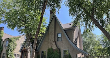 Historic Twin Tudors Inn Northwest Room (KP1404NW)