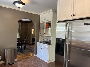 Interior - Historic Twin Tudors Inn Southeast Room (KP1404SE) (Sioux Falls)