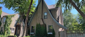 Historic Twin Tudors Inn Southwest Room (KP1404SW)