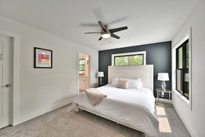 4 bedrooms, desk, iron/ironing board, free WiFi