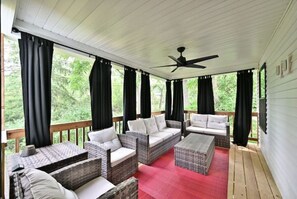 Smart TV, fireplace, books, music library