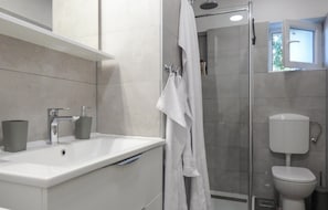 Shower - Lovely apartment in Omis with house sea view (Omis)