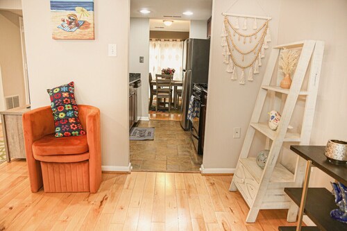 Cozy 3BR Townhome Near DC -Free Parking-Park Steps Away