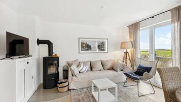 Smart-TV, Kamin, Stereoanlage