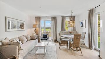 Smart-TV, Kamin, Stereoanlage