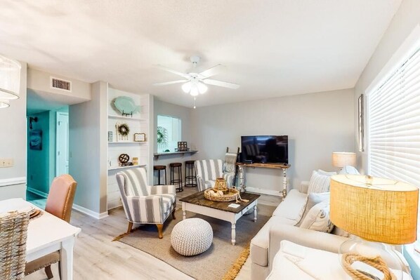 Living area - Horizon South (Panama City Beach)