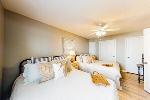 Iron/ironing board, free WiFi - Horizon South (Panama City Beach)