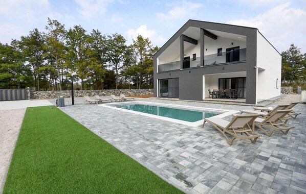 UppvÀrmd pool
