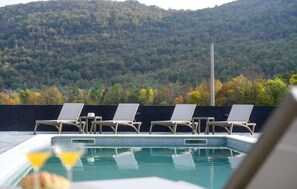 Et oppvarmet basseng