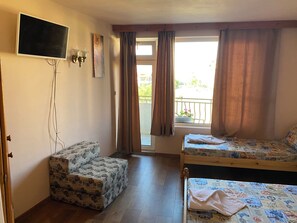 1 bedroom, desk, laptop workspace, free WiFi