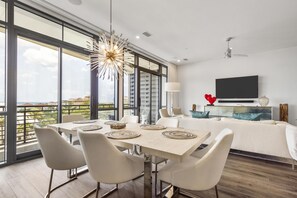 獨棟房屋, 多張床, 陽台, 海景 | 用餐區