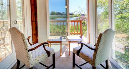 HyannisPort Cottage with Ocean Views and Short Walk to 3 nice Ocean Beaches!