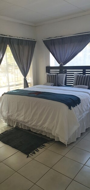 5 bedrooms, iron/ironing board, WiFi, bed sheets