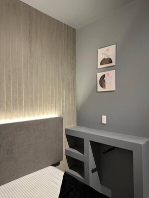 1 habitación, decoración personalizada y muebles diferentes 