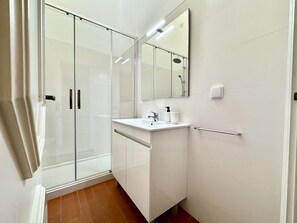 Shower, towels