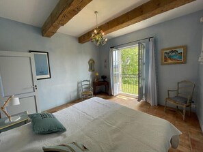 4 chambres, fer et planche à repasser, Wi-Fi, literie fournie