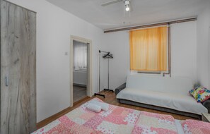 1 bedroom, free WiFi, bed sheets