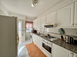 Microondas, horno, cafetera/tetera, tetera/pava eléctrica