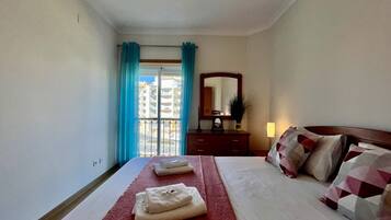 Apartment, 2 Bedrooms, Terrace | 2 bedrooms, bed sheets