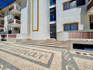 A building with a white facade, blue doors, and a tiled entrance area. - Algarve Manta Rota Beach by Homing (Vila Real Santo Antonio)