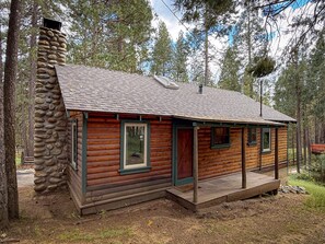Exterior - (10) Little Cabin In The Woods (Yosemite National Park)