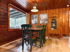 Dining - (10) Little Cabin In The Woods (Yosemite National Park)