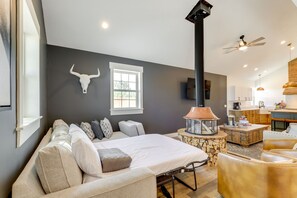 3 Schlafzimmer, Schreibtisch, Bügeleisen/Bügelbrett, Reisekinderbett