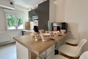 Fridge, microwave, oven, coffee/tea maker