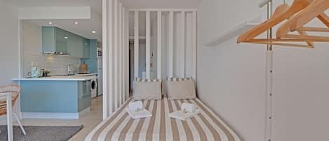 Apartment, 1 Bedroom, Pool Access