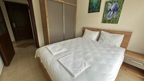 Classic-Apartment, 1 Schlafzimmer, Bergblick | 1 Schlafzimmer, Schreibtisch, laptopgeeigneter Arbeitsplatz