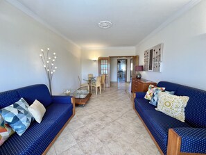 Apartment, 2 Bedrooms, Pool Access | Living room