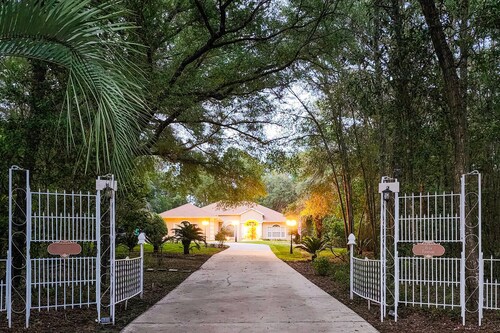 4 Mi to Rainbow Springs: Dunnellon Villa w/ Pool!