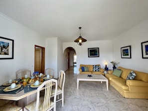 Apartment, 3 Bedrooms, Pool Access | In-room dining