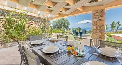 Independent villa with five bedrooms and four bathrooms
