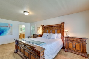 4 bedrooms, iron/ironing board, WiFi, bed sheets - Pet-Friendly Meridian Vacation Rental w/ Fire Pit! (Meridian)