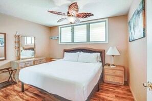 1 soverom, skrivebord, strykejern/-brett og internettilgang