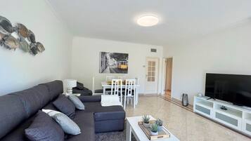 Apartamento, 2 quartos, acesso à piscina | Sala de estar