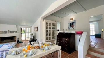 Villa, 4 Bedrooms, Private Pool | In-room dining