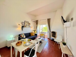 Leilighet, 1 soverom, terrasse | Spiseområde på rommet