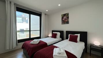 Lägenhet - 3 sovrum - terrass | 3 sovrum och sängkläder