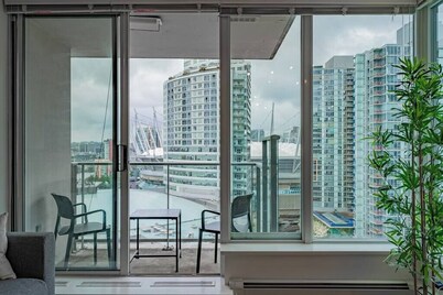 Gorgeous Downtown Unit + Parking